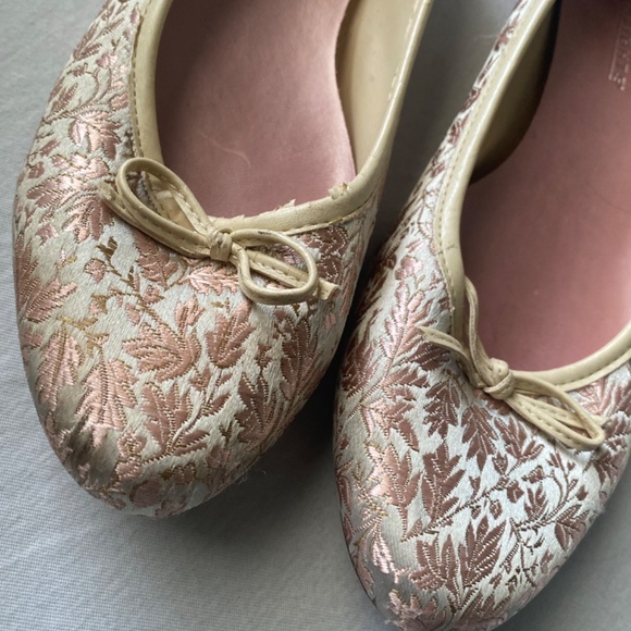 Brocade caballero flats with kitten heel - Picture 3 of 3